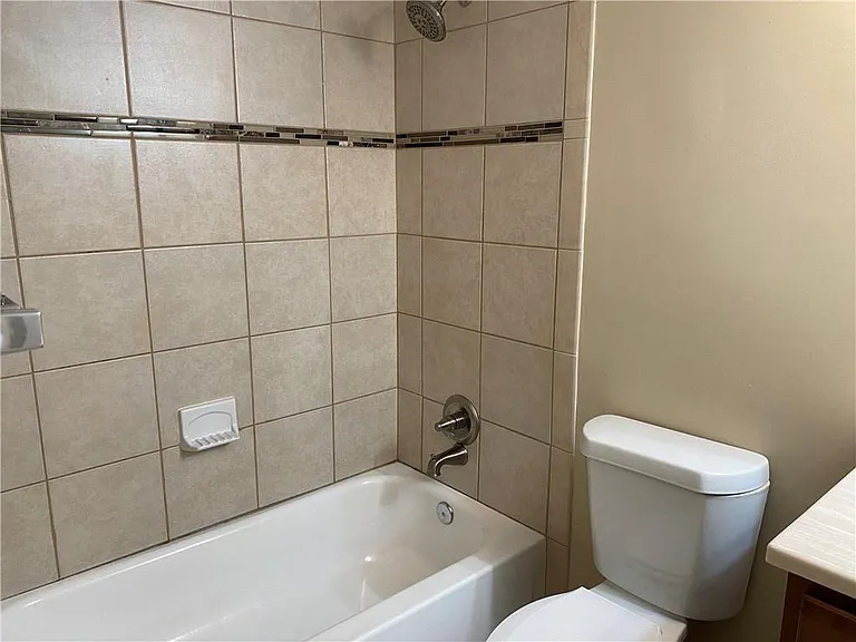 2207 Surrey Ct SE — Photo 19