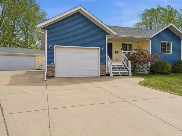 18 NE Osmond Close, Red Deer, AB T4N 6Y1