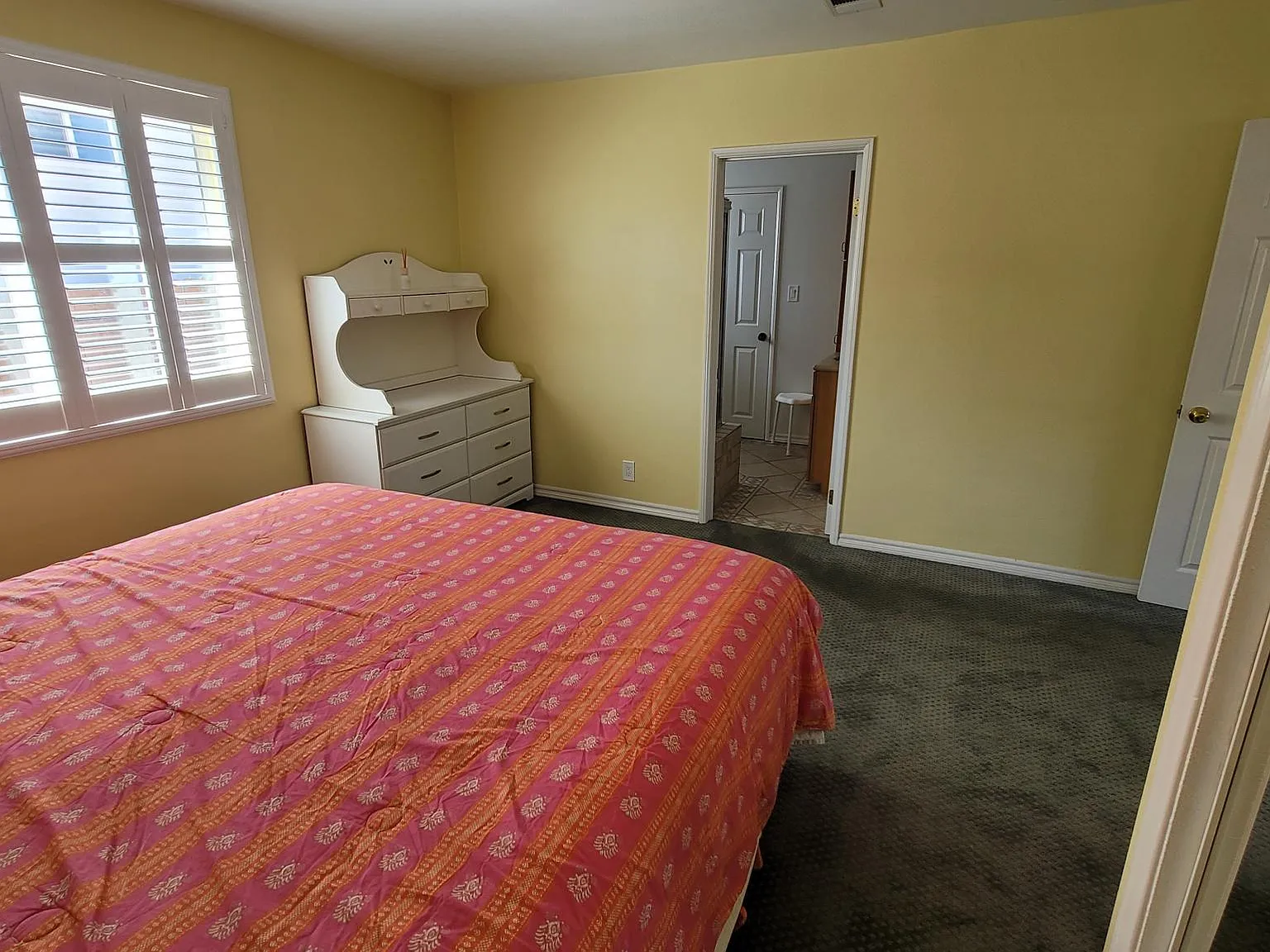 2410 Ives Ln — Photo 3
