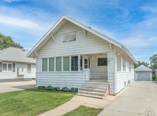 210 N 8th St, Mapleton, IA 51034