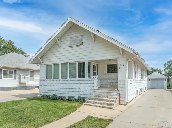 210 N 8th St, Mapleton, IA 51034