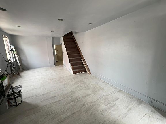 3rd image of 3029 N Woodstock St
