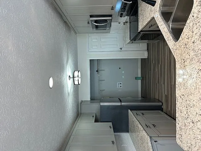 Building Photo 4