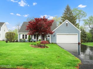 4 Wedgewood Ln, Voorheesville, NY 12186