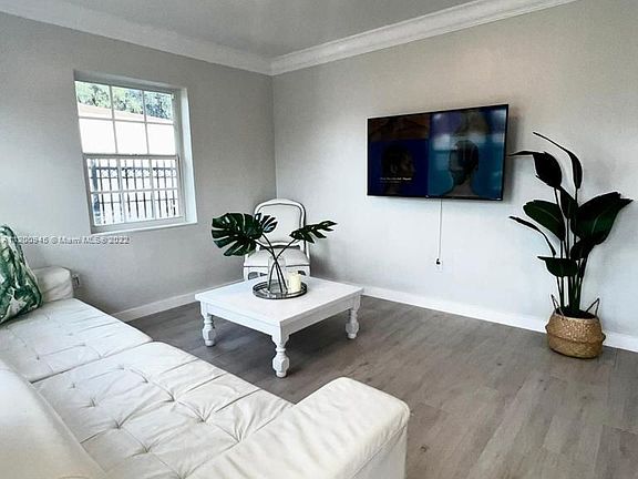 3rd image of 528 NW 102nd St #528