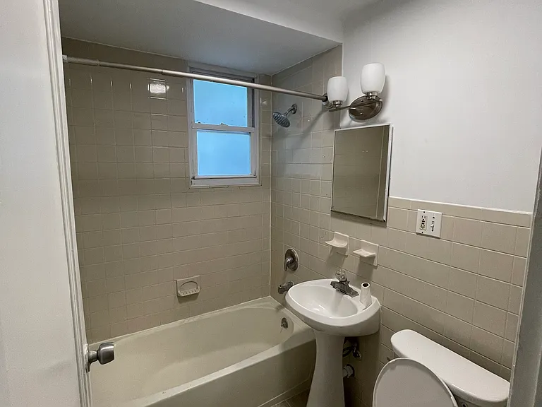 16-20 Walter Pl #2B — Photo 6