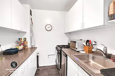 Rented by Coldwell Banker Warburg