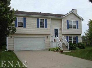2917 Clearwater Ave, Bloomington, IL