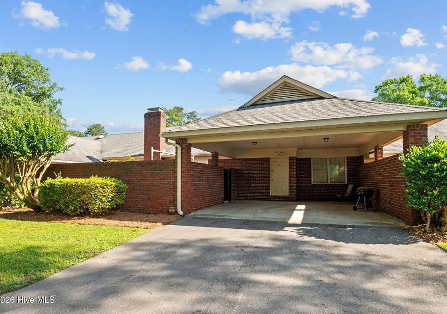 809 Greenbriar Road — Photo 4