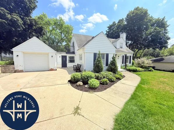 10431 W Hillside Ave, Wauwatosa, WI 53222