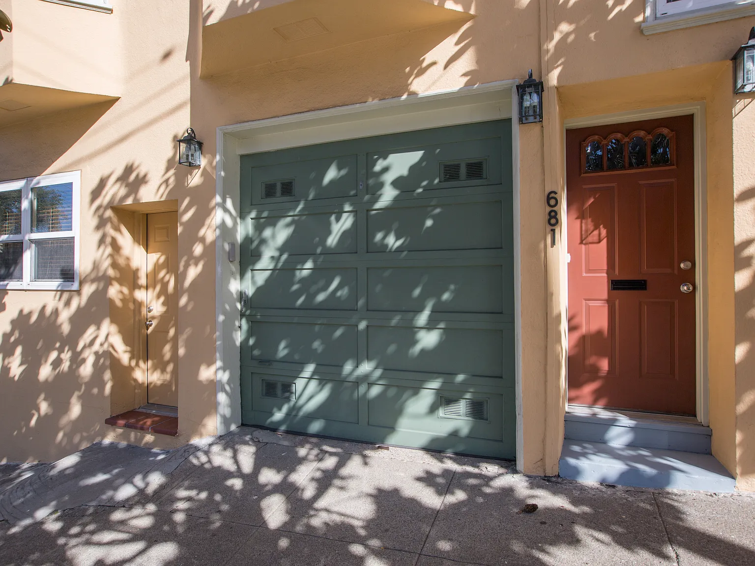2 bed, 950 sqft, $5,350 — Photo 2