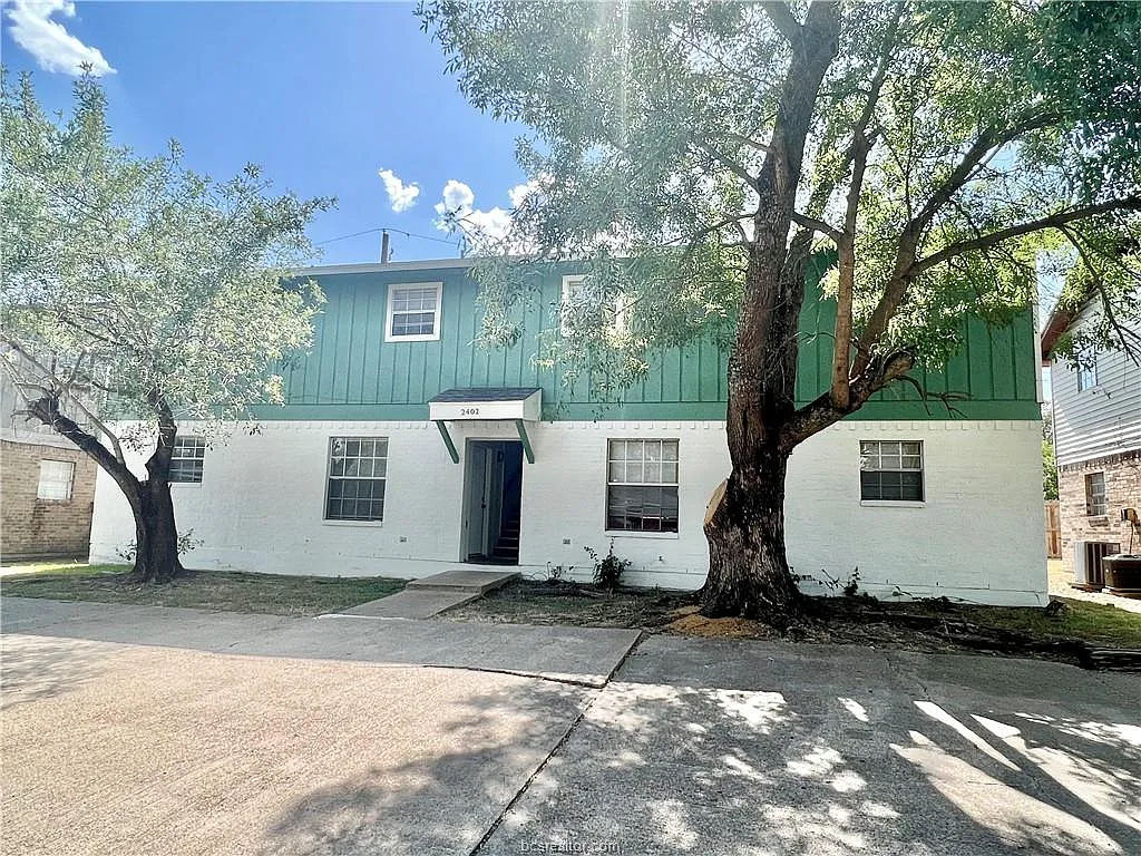 2 bed, 715 sqft, $750 — Photo 1