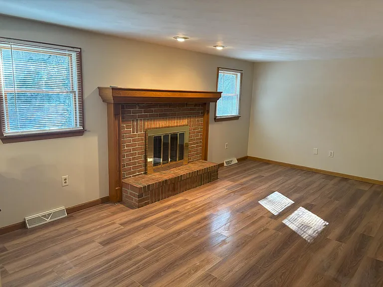 309 Dogwood Dr — Photo 2