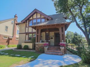 2517 E Beverly Rd, Shorewood, WI 53211