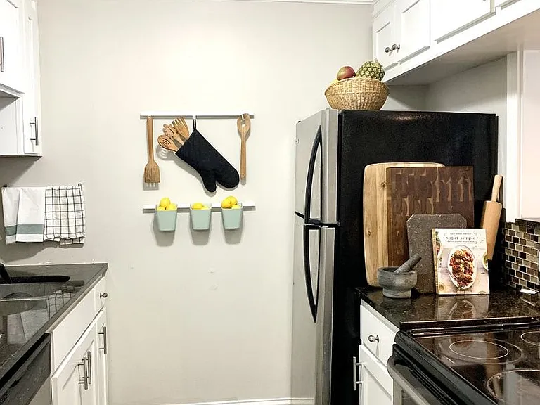 Plaza La Belle Apartments — Photo 15
