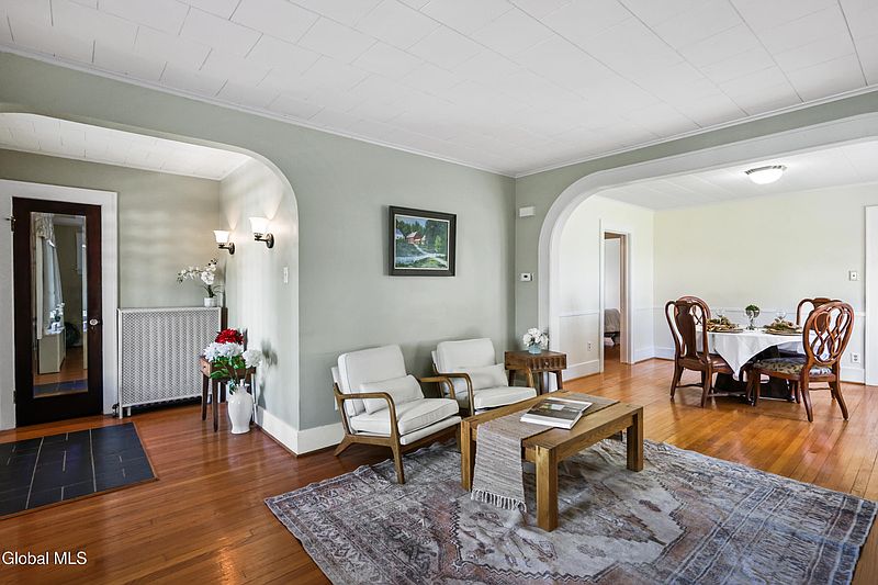 5th image of 542 Rankin Avenue