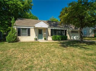 7548 Eaton St, Prairie Village, KS 66208