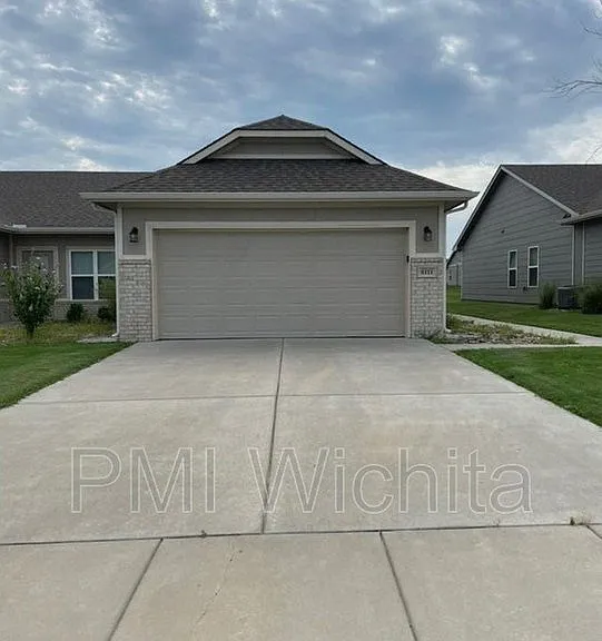 8113 E 34th Ct S — Photo 1
