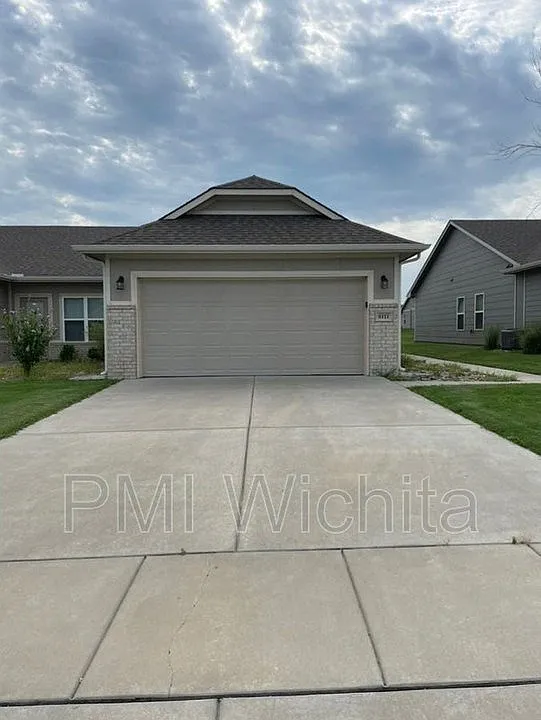 8113 E 34th Ct S
