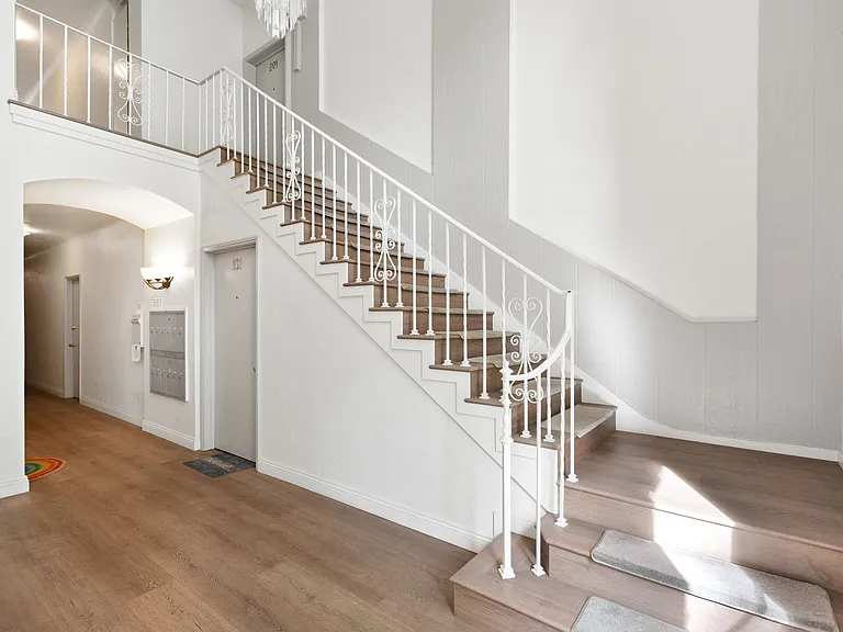 169 N La Peer Dr #6 — Photo 10