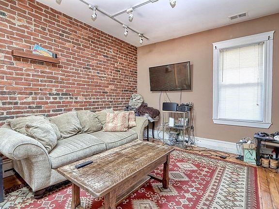 2nd image of 373-379 Walden St #379-5