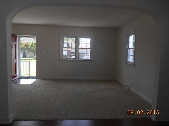 Spacious Bright Living Room