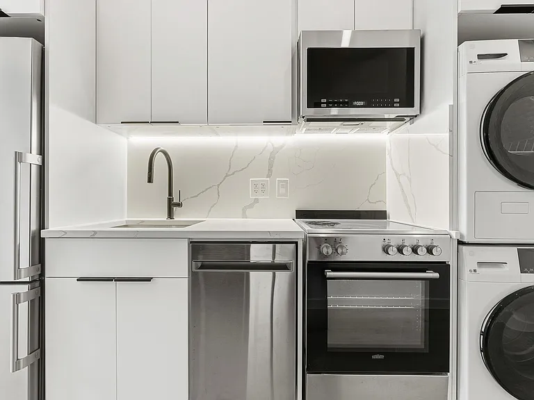 37 Woodhull St #3 — Photo 2
