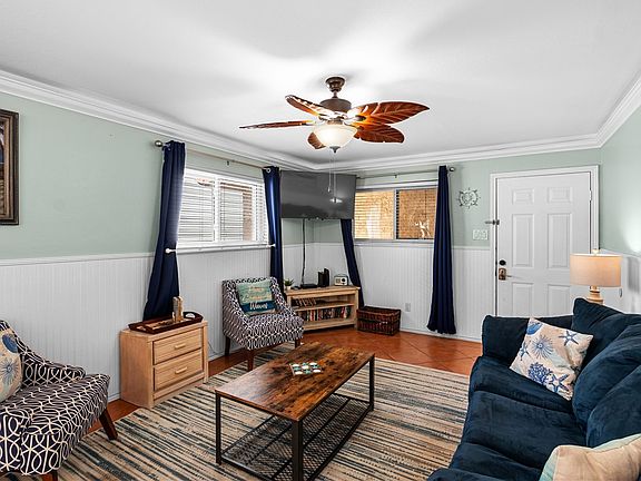 3rd image of 14921 Windward Dr APT 209