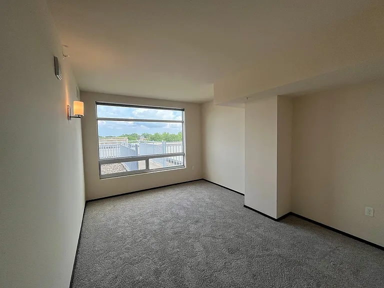 Galaxie High Rise Apartments — Photo 193