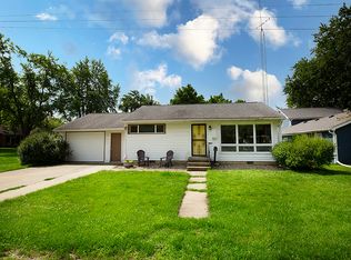 206 W Wall St, Lexington, IL 61753