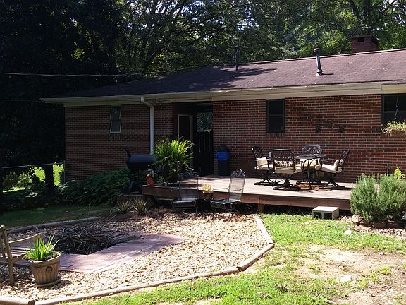 3rd image of 909 Forest Hills Dr