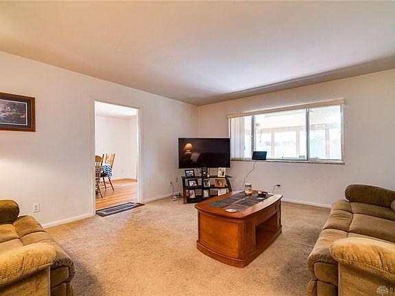 5th image of 3112 Dahlia Dr