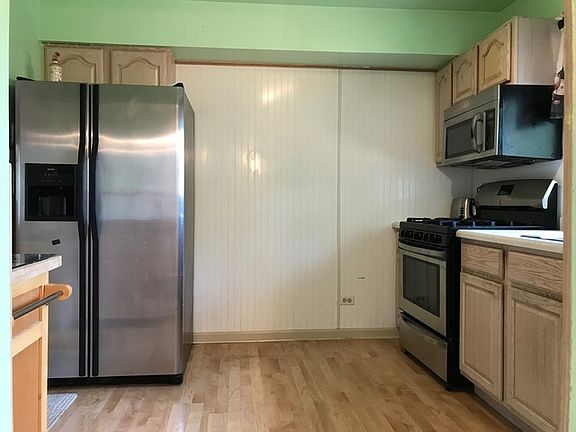 5th image of 108 Placid Ave