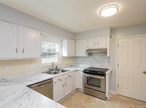 5th image of 3043 Silver Birch Dr