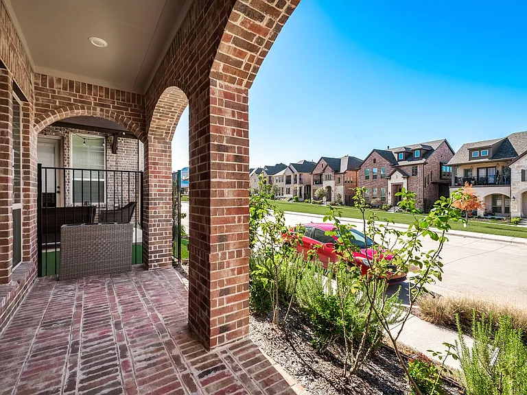 2480 Cathedral Dr — Photo 4