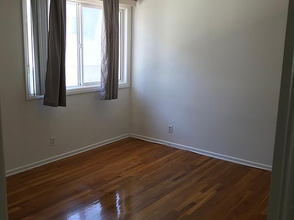 5th image of 1280 S Barrington Ave #23