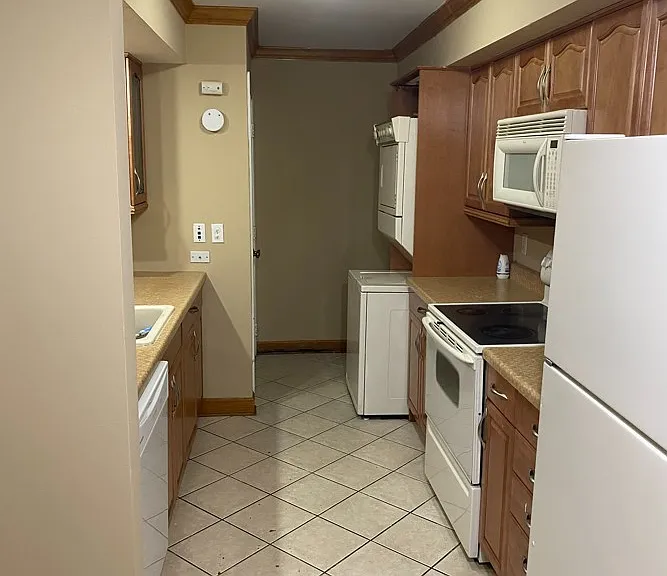 1194 Cove Dr — Photo 3