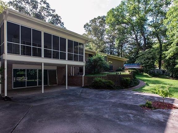 5th image of 504 Oakdale Dr