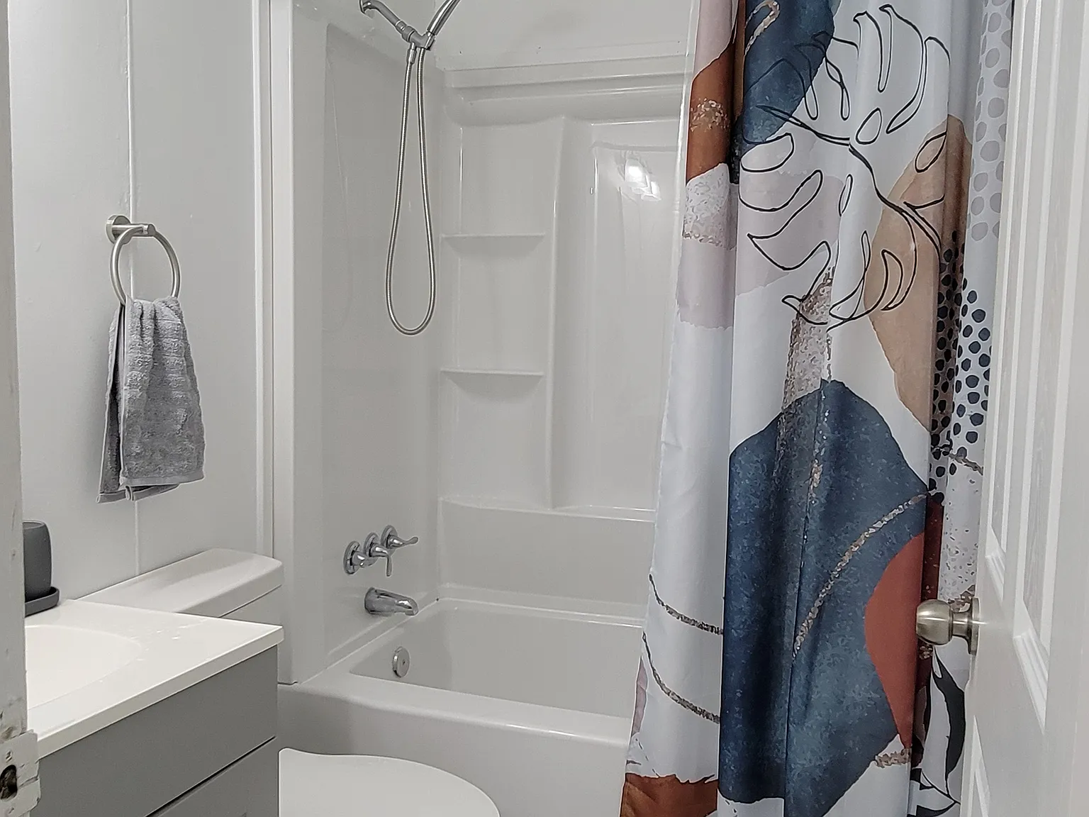 409 Laura Ct — Photo 2