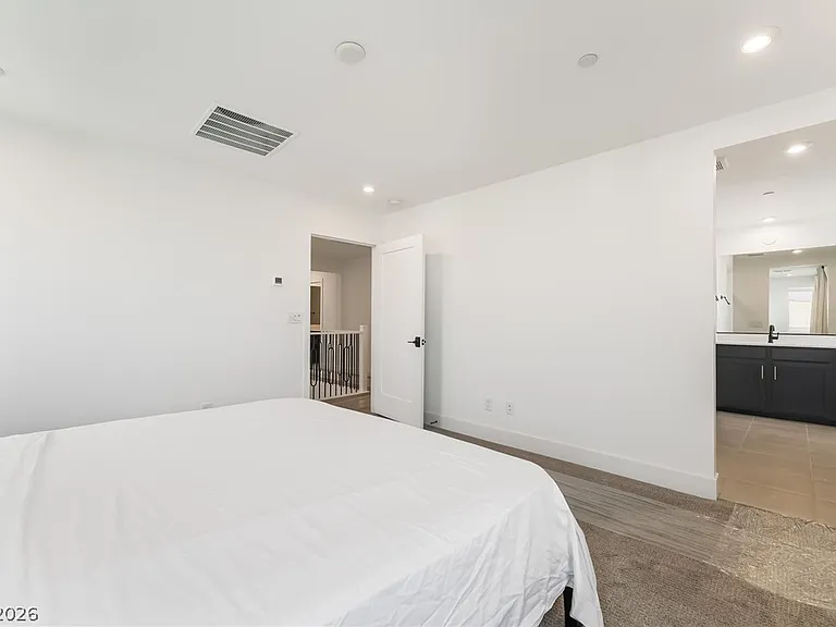 3192 Vittoria Ave — Photo 12