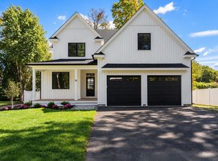 15 Nickerson Rd, Bedford, MA 01730