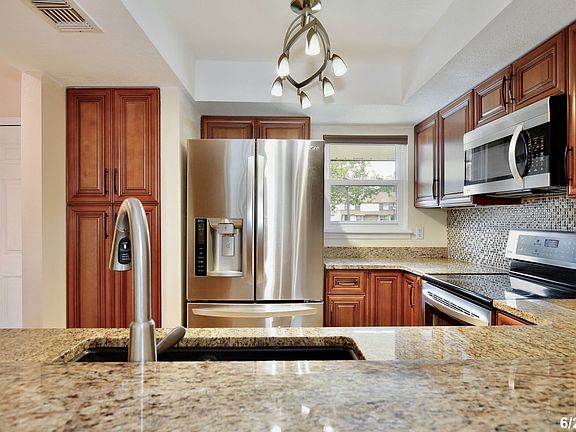 4th image of 4105 Crossroads Pl