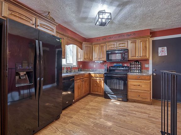 3rd image of 396 Berrett Ave