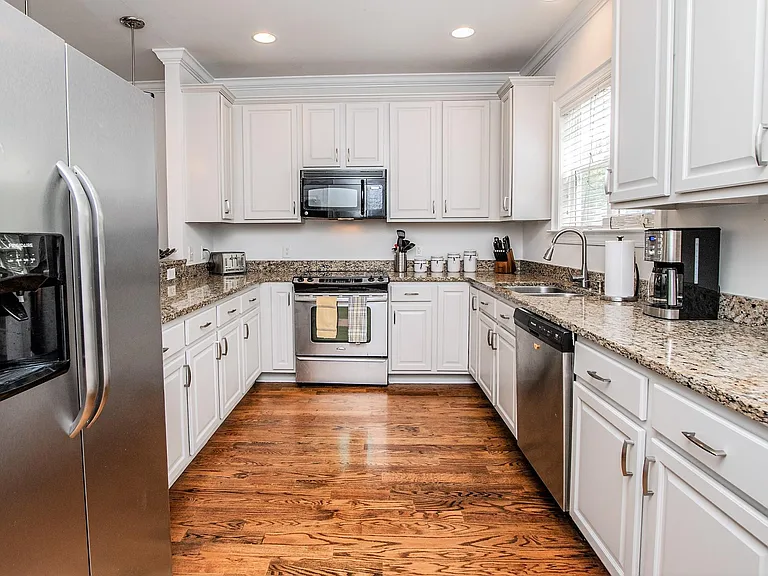 315 Woodvale Pl — Photo 9
