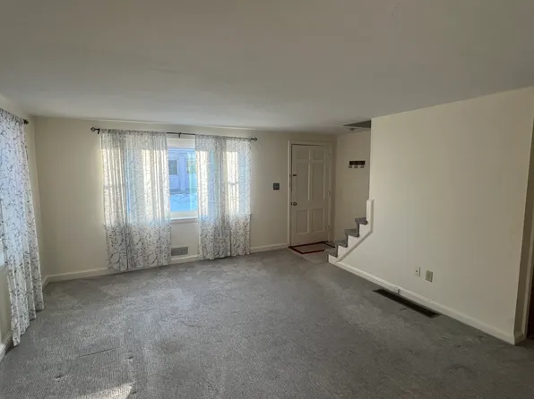 196 Church St Unit 196, Waltham, MA 02452