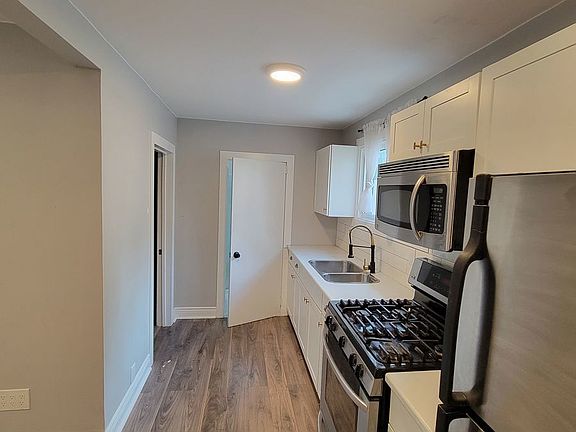 3rd image of 693 Moy Ave #2
