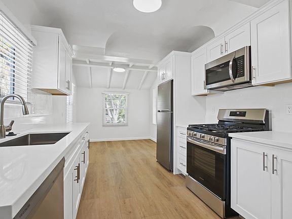 5th image of 1018 Grant St
