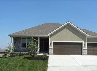 867 Ridge Dr, Lansing, KS 66048