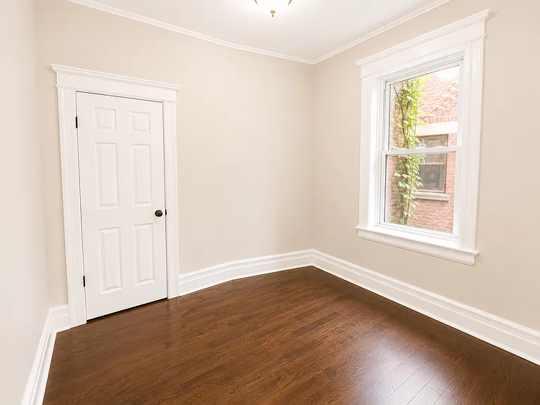 214-218 W Market St #2 — Photo 6