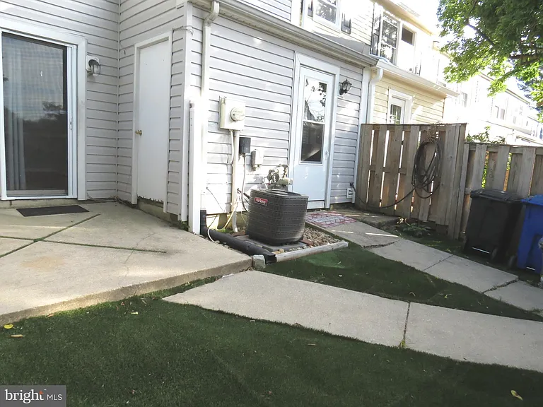 15310 Annapolis Rd — Photo 32